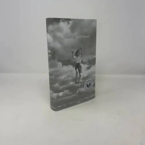 Couverture de Hold Still: A Memoir with Photographs