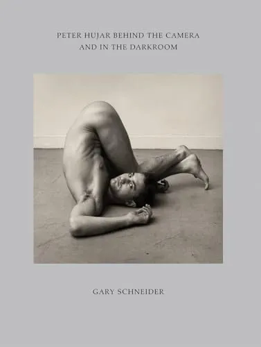Couverture de Peter Hujar: Behind the Camera and in the Darkroom