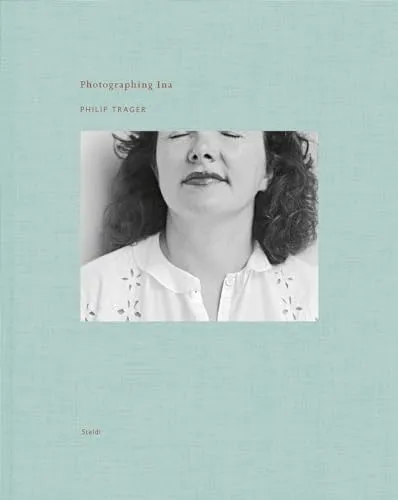 Couverture de Photographing Ina