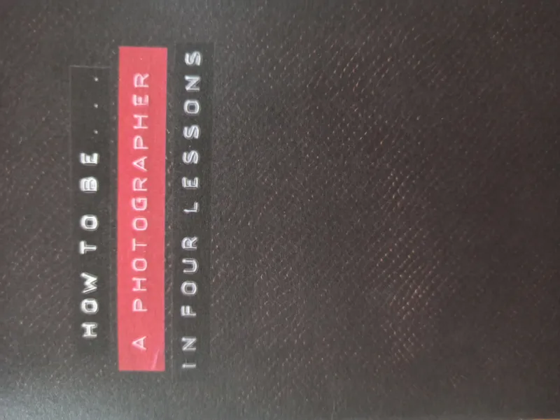 Couverture de How to be...a photographer in four lessons