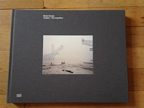 Couverture de Yangtze: The Long River