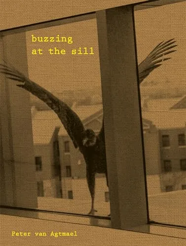 Couverture de Buzzing at the Sill