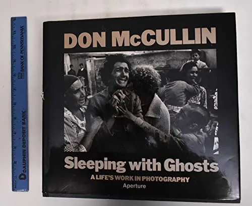 Couverture de Sleeping with Ghosts