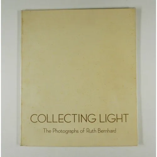 Couverture de Collecting Light: The Photographs of Ruth Bernhard