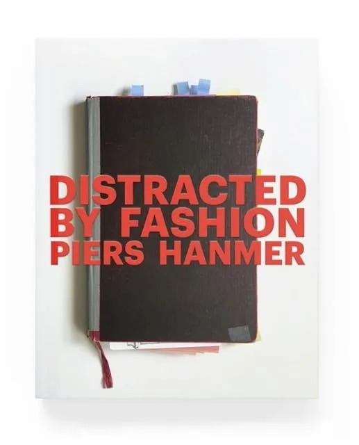 Couverture de Distracted by fashion