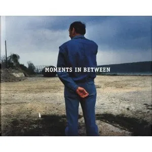 Couverture de Moments in between