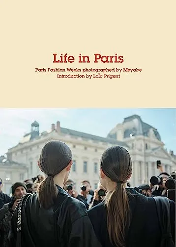 Couverture de Life in Paris - Paris Fashion Weeks photographed by Meyabe. Vol. 2