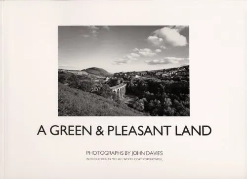 Couverture de A Green and Pleasant Land
