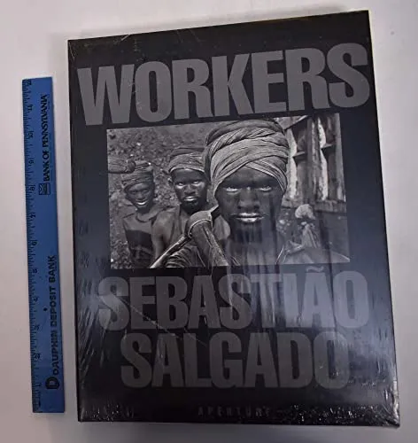 Couverture de Workers: An Archaeology of the Industrial Age
