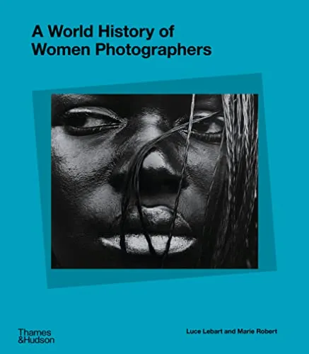 Couverture de A world history of women photographers