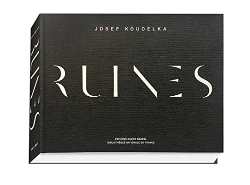 Couverture de Ruines, Josef Koudelka : [exposition, Paris, Bibliothèque nationale de France, site François-Mitterrand, galerie 2, 21 avril - 19 juillet 2020]