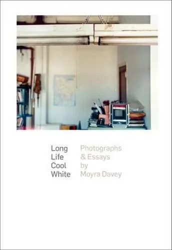 Couverture de Long Life Cool White: Photographs & Essays