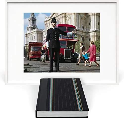 Couverture de London. Portrait of a City, Paul Smith Edition No. 501–1,000 ‘Traffic Policeman’