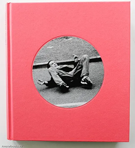Couverture de People in Trouble Laughing Pushed to the Ground