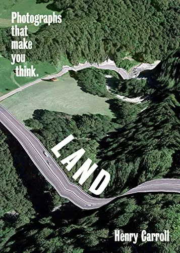 Couverture de Land: Photographs That Make You Think