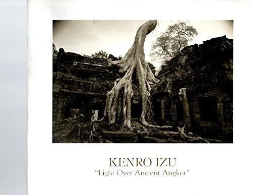 Couverture de Light over ancient Angkor