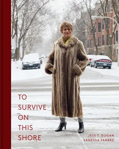 Couverture de To Survive on This Shore: Photographs and Interviews with Transgender and Gender Nonconforming Older Adults