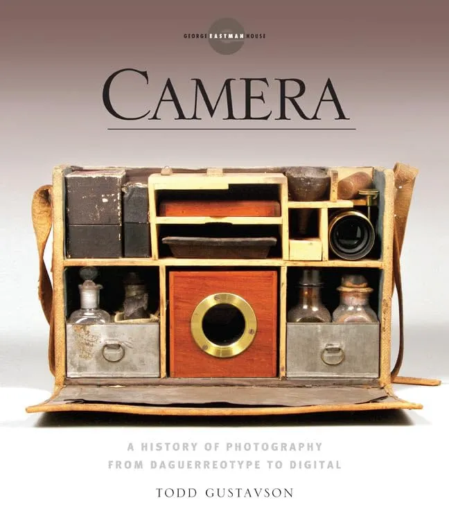 Couverture de Camera: A History of Photography from Daguerreotype to Digital