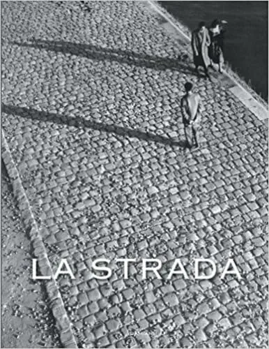 Couverture de La Strada - Italian Street Photography