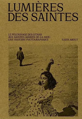 Couverture de Lumières des Saintes - Le pèlerinage gitan des Saintes-Maries-de-la-mer. Un siècle de photographie