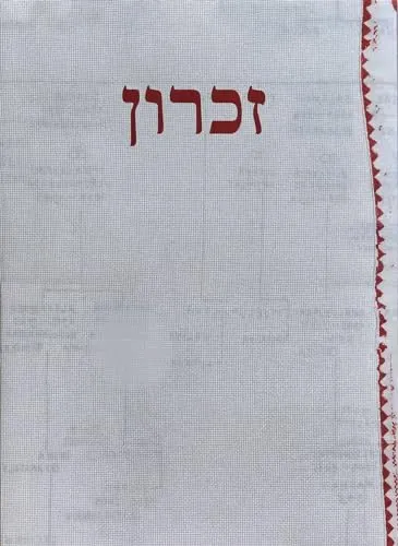 Couverture de The Girl Who Crossed the River with a Tablecloth