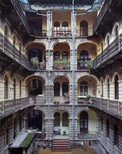 Couverture de Budapest courtyards