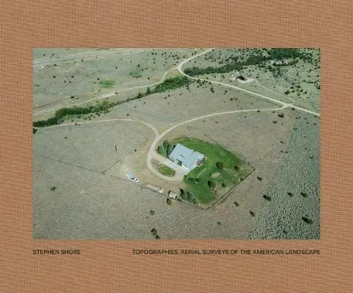 Couverture de Topographies: Aerial Surveys of the American Landscape