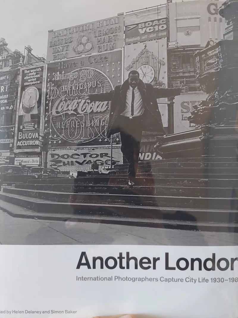 Couverture de Another London: International Photographers Capture City Life 1930-1980