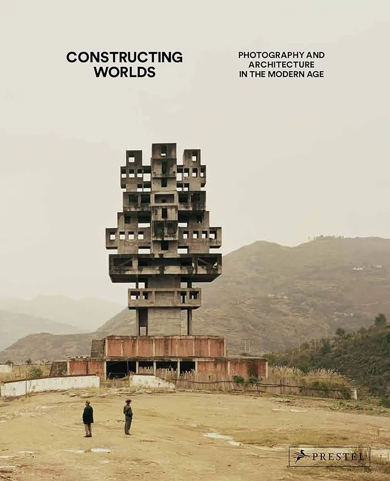 Couverture de Constructing Worlds: Photography and Architecture in The Modern Age