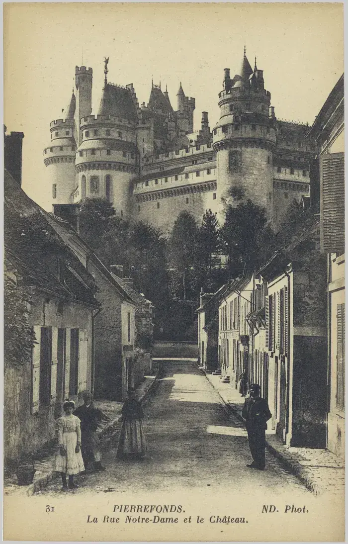 La carte postale au regard des monuments, Château de Pierrefonds, Pierrefonds