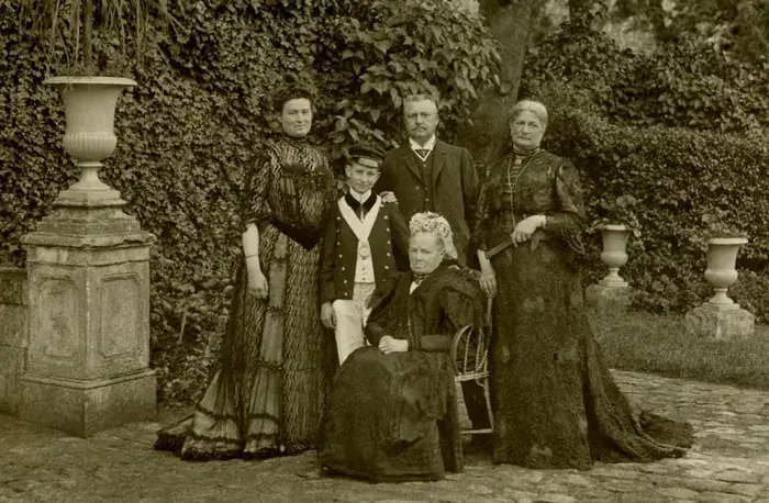 Instantanés privés - Portraits et photographies de famille par les photographes de Creil, Musée Gallé-Juillet, Creil