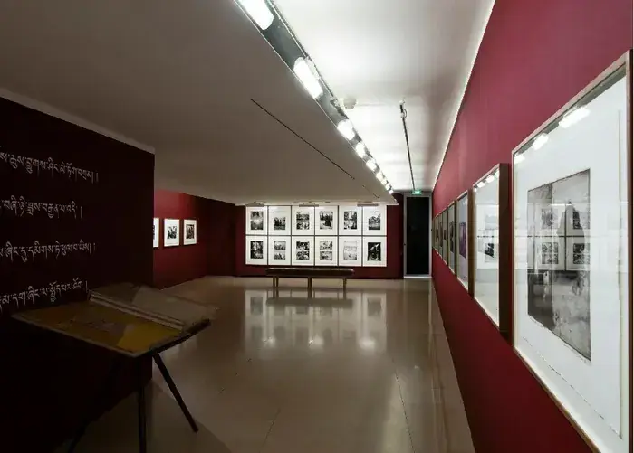 OFFRANDES - Tibet 1985-1995 - Photographie de GAO Bo, LE PAVILLON DES JOUETS - Centre d'Art Contemporain, Vernon