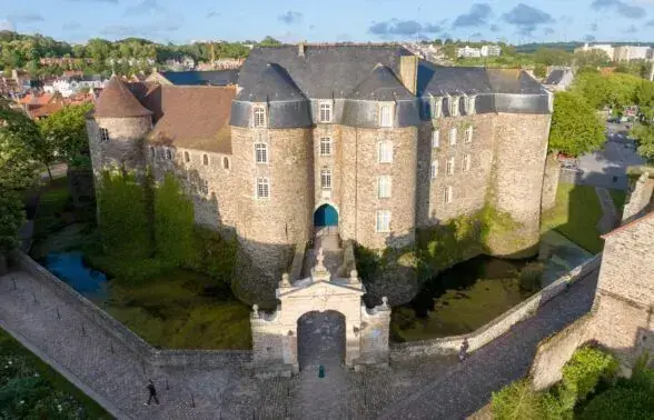 Traces Artiques, Le musée-chateau comtal, Boulogne-sur-Mer