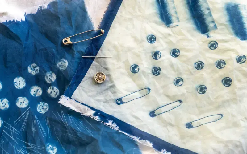 Atelier de pratique en famille Motif & Couture — Cyanotype avec Brenda Hoffman, Maison européenne de la photographie (MEP), Paris