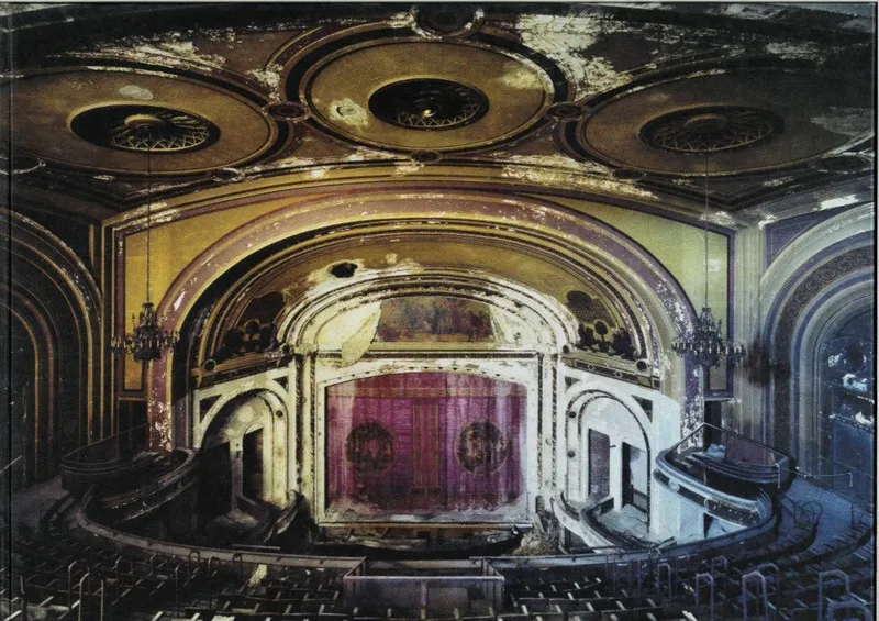 Couverture de Movie Theaters