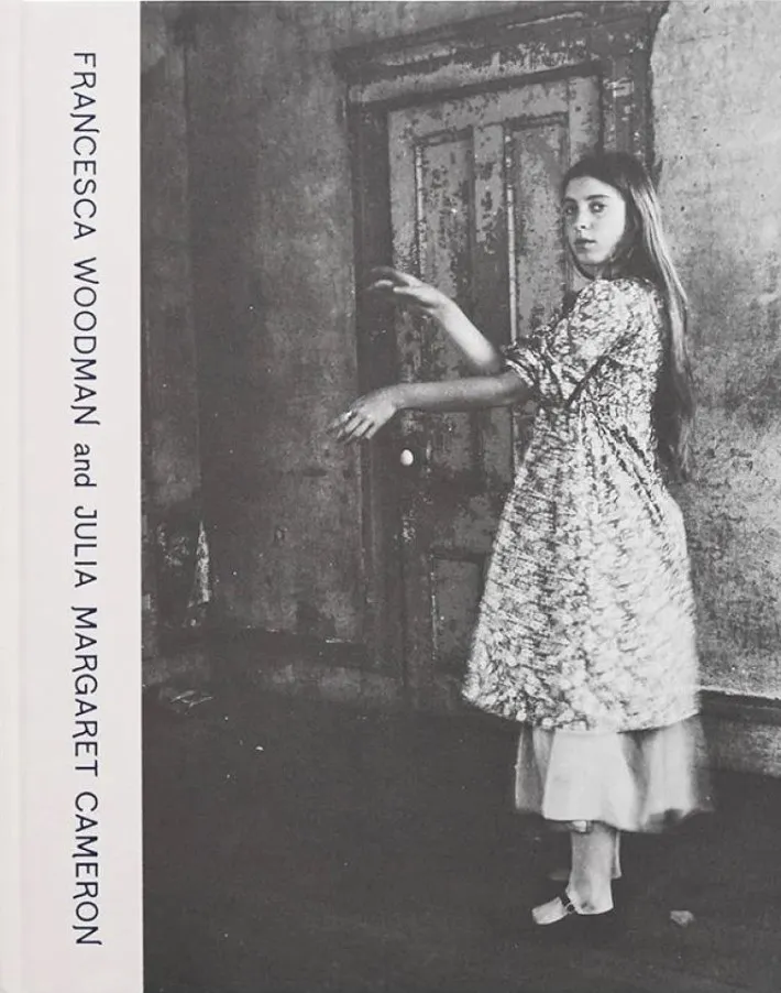Couverture de Francesca Woodman and Julia Margaret Cameron: Portraits to Dream In